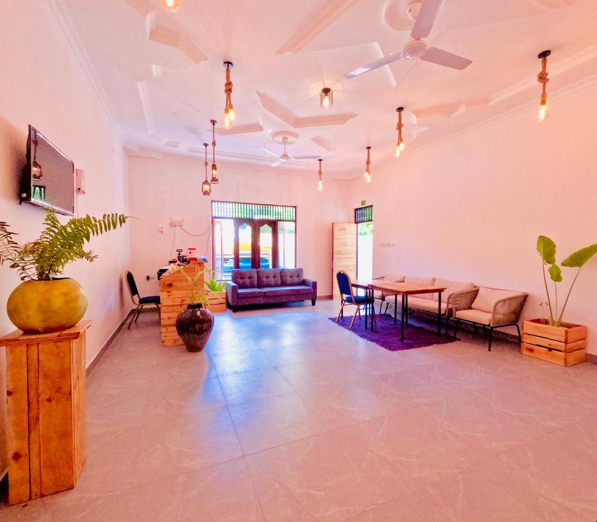 Hotel White Tern Maldives Maamigili Exterior foto